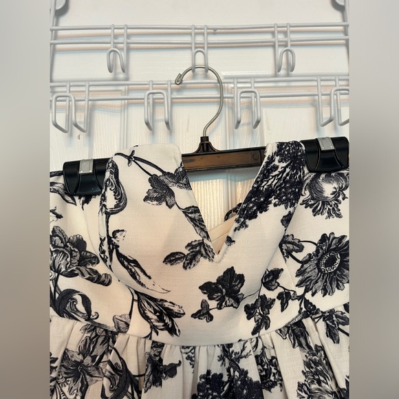 Dotti B&W Floral Dress - Picture 4 of 8